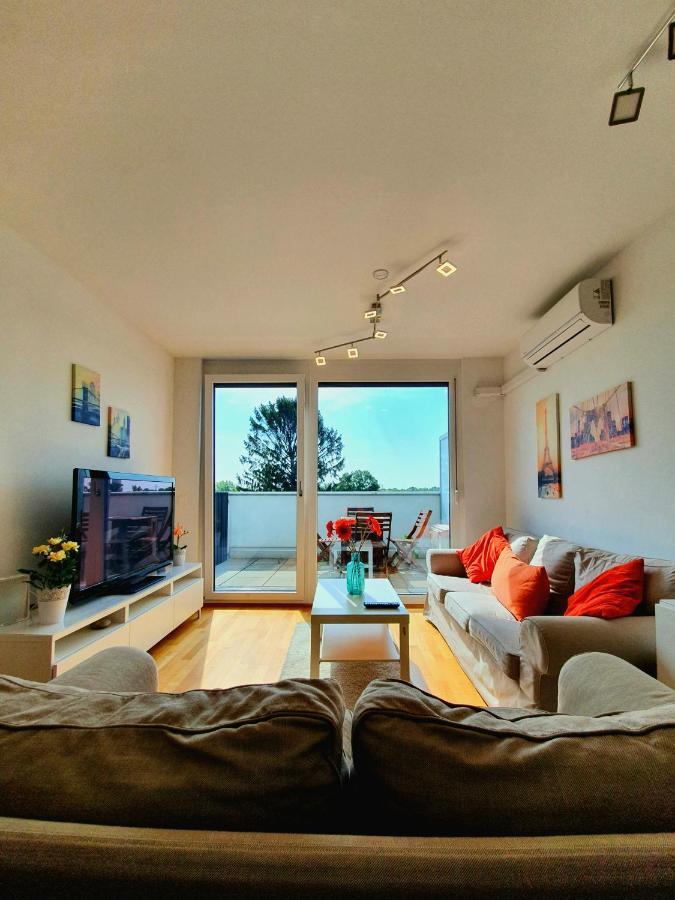Near Lake Two Bedroom Fully Furnished Apartment Wien Eksteriør billede