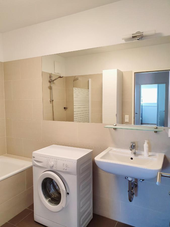 Near Lake Two Bedroom Fully Furnished Apartment Wien Eksteriør billede