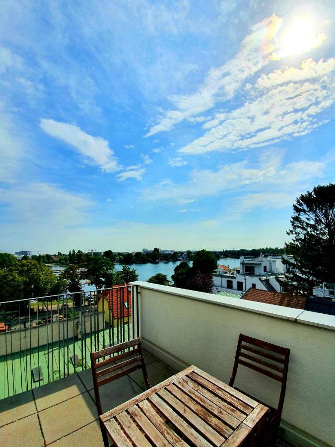 Near Lake Two Bedroom Fully Furnished Apartment Wien Eksteriør billede